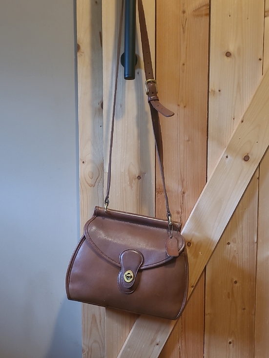 Coach Handbags - Vintage Coach Logan Leather Crossbody Bag